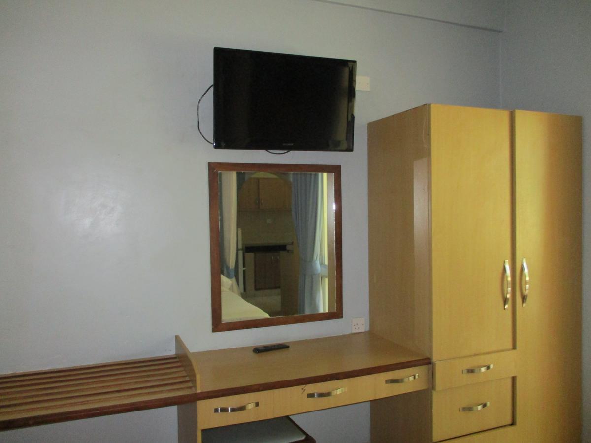 Indiana Beach Apartments Bamburi Exteriör bild