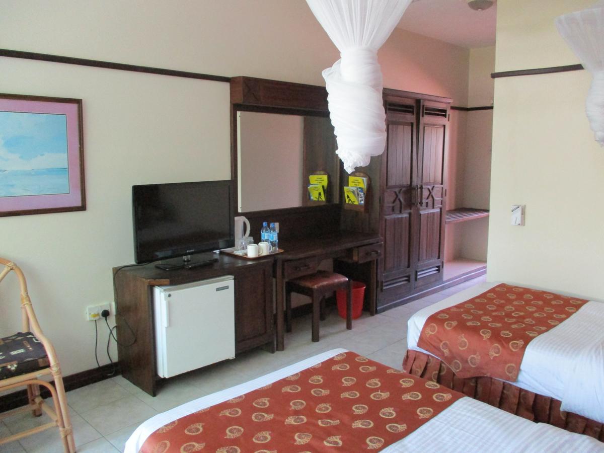 Indiana Beach Apartments Bamburi Exteriör bild