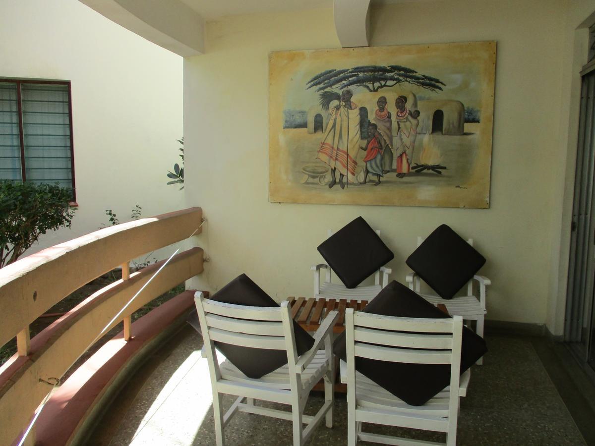 Indiana Beach Apartments Bamburi Exteriör bild