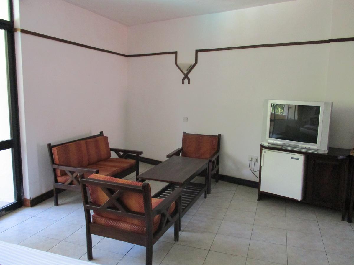 Indiana Beach Apartments Bamburi Exteriör bild
